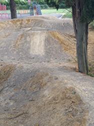Espondeilhan, ravinades et arbres au pumptrack (07/2025)